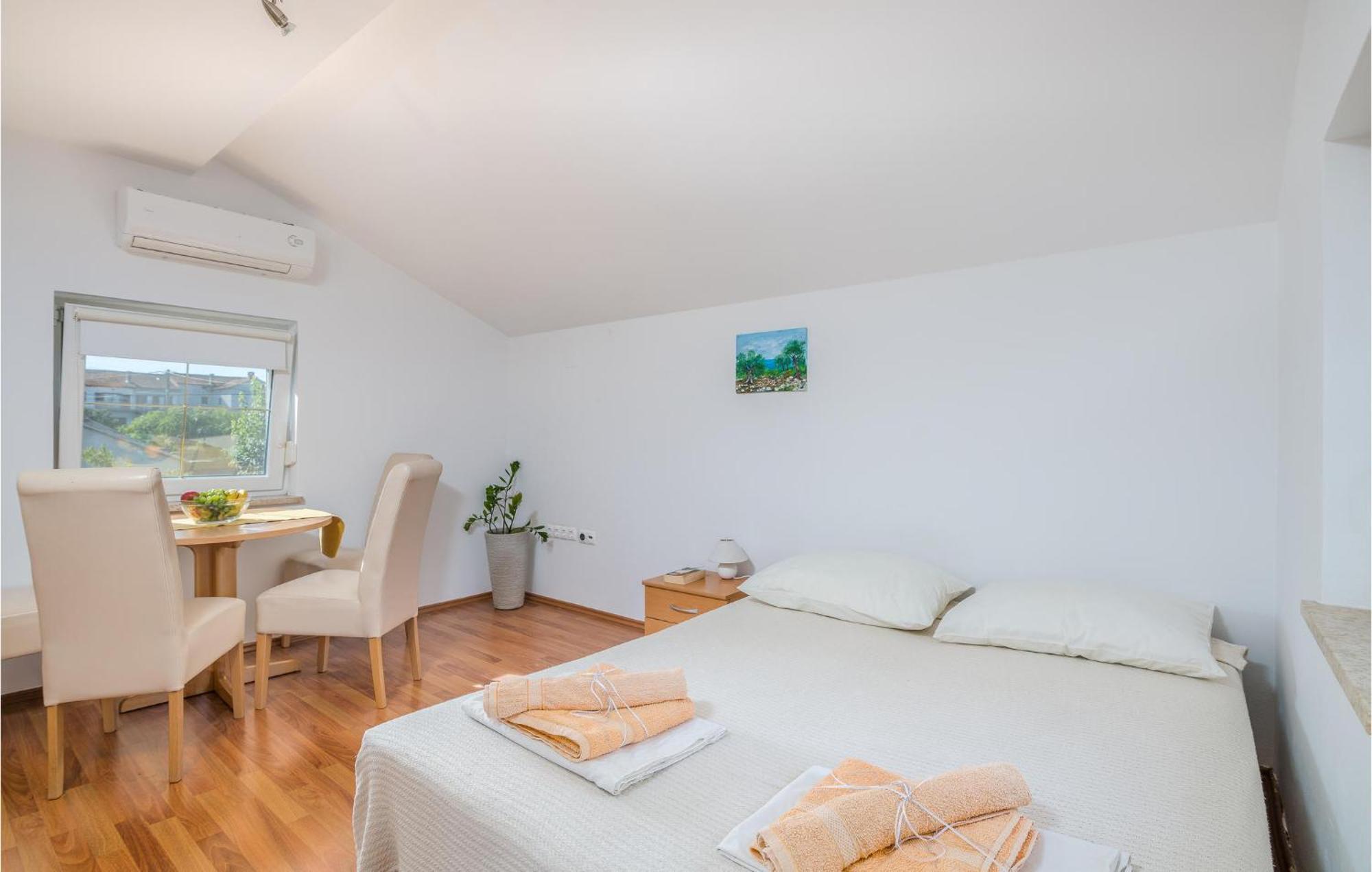 Cozy Apartment In Malinska Dubasnica With Wifi Exterior photo