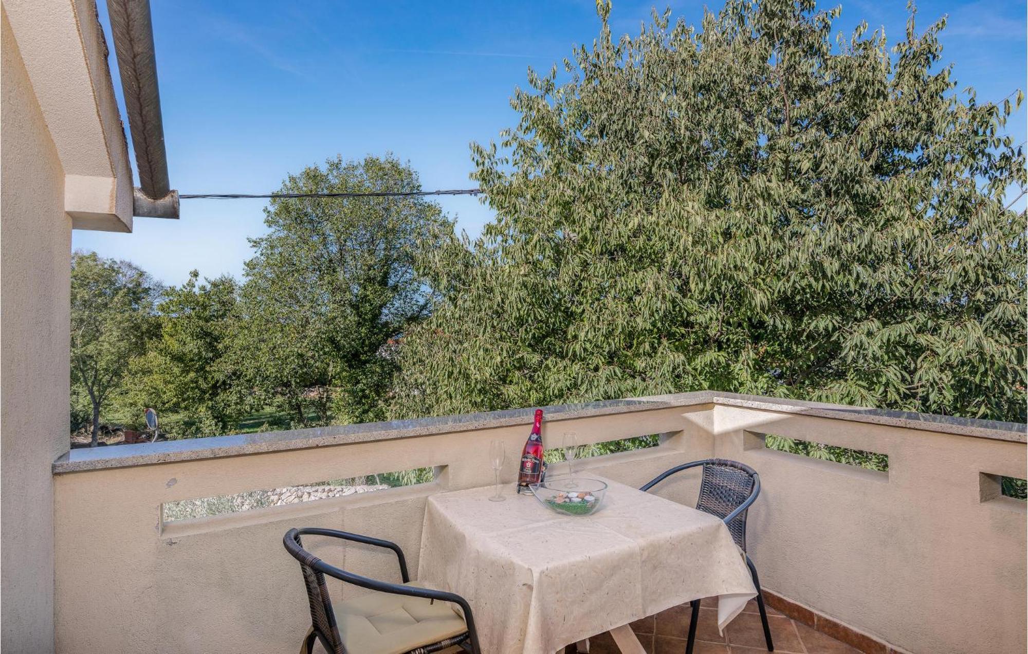 Cozy Apartment In Malinska Dubasnica With Wifi Exterior photo